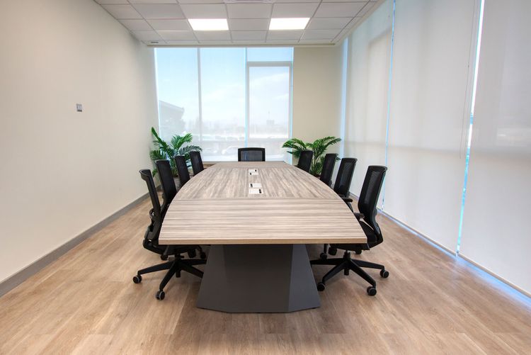 Mesa de Reunión legacy y silla de escritorio axis negra sin cabecero